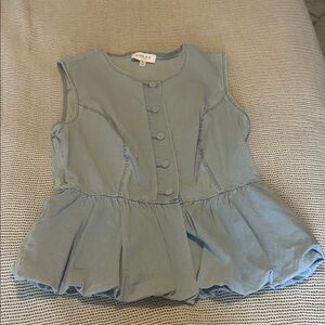 NWOT GILLI Chambrey Sleeveless Peplum Button-Front Top